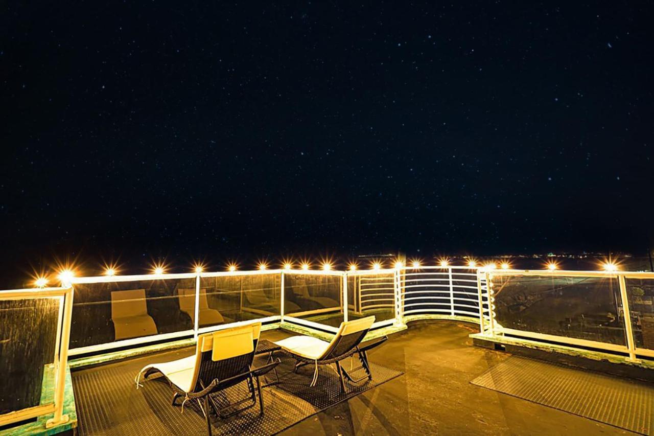 Luxury Beachfront Penthouse Walk To The Beach Restaurants Entertainment هالف موون باي، سان ماتيو، كاليفورنيا المظهر الخارجي الصورة